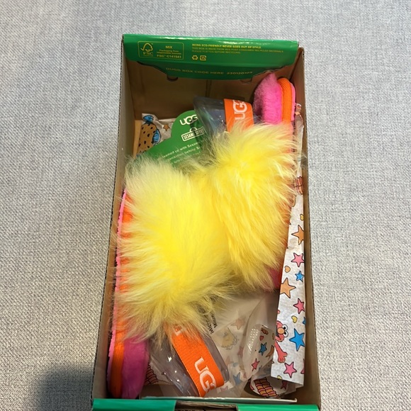 Ugg X Sesame Street Big Bird fluff Yeah slide. Size 7 used toddler size 7. - Picture 2 of 5